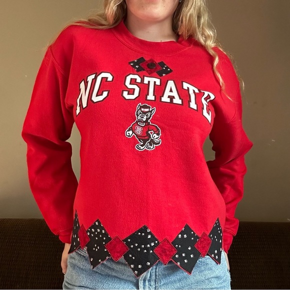 NC State University Quilted Patchwork College Pullover Crewneck Size S - Picture 4 of 5